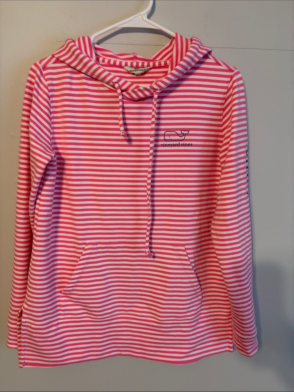 Vineyard Vines ladies Pink & White Striped Pullover Hoodie. With logo. XXS.